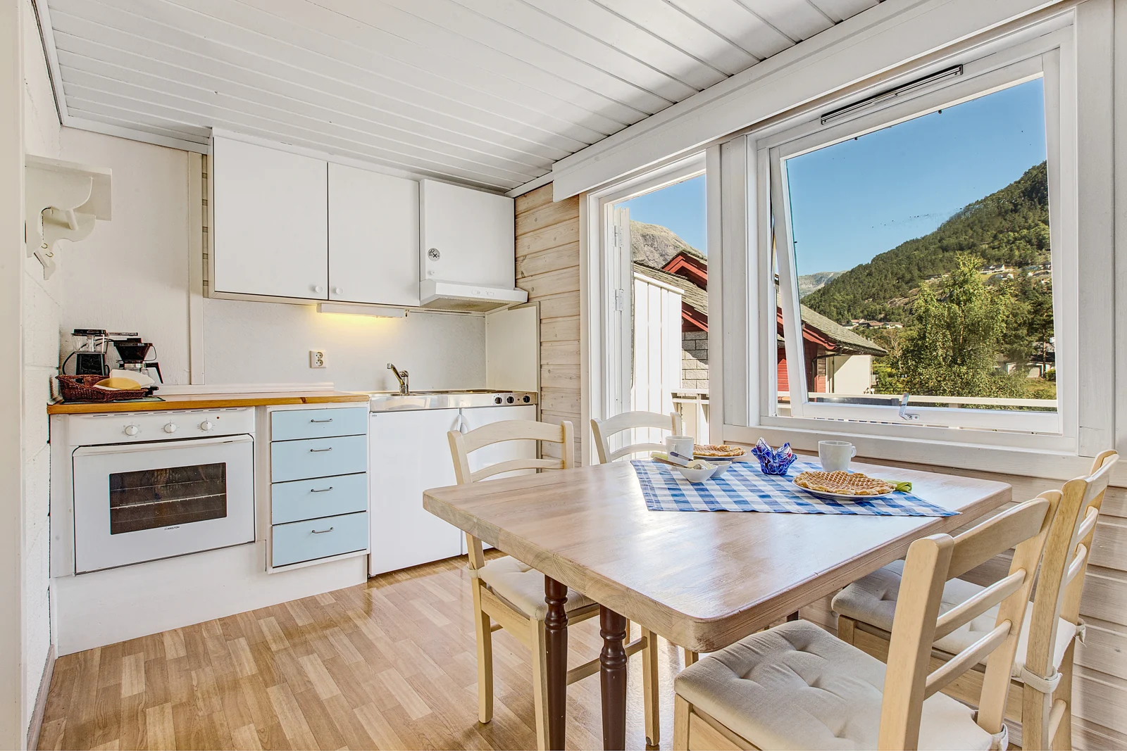 Cabin for 2 — kitchen